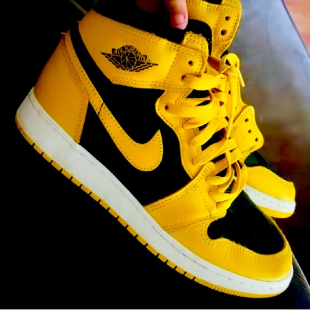 Air Jordan Retro High OG Pollen Sneakers Men’s size 6.5
